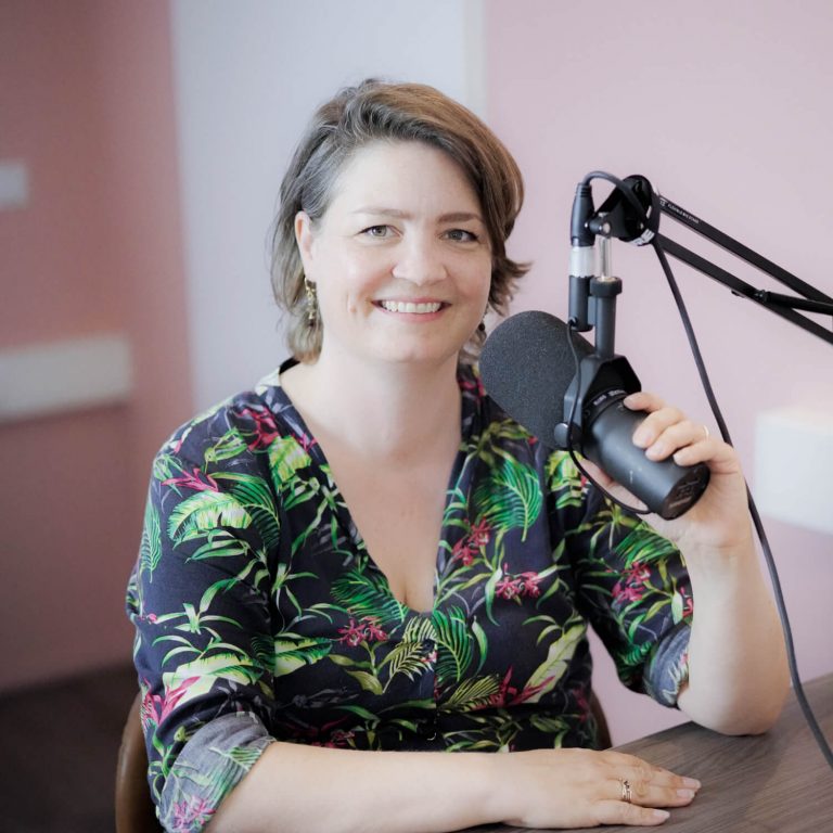 Podcast expert Mirjam Hegger is deze zomer gasthoofdredacteur van Vrouw Nieuws