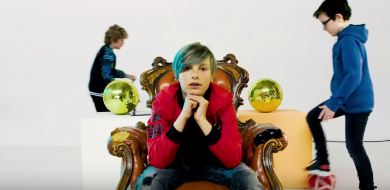 Jongens maken videoclip om geld op te halen voor Syrische kinderen