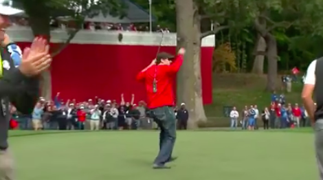 Amerikaanse fan zet Europese golfers te kijk