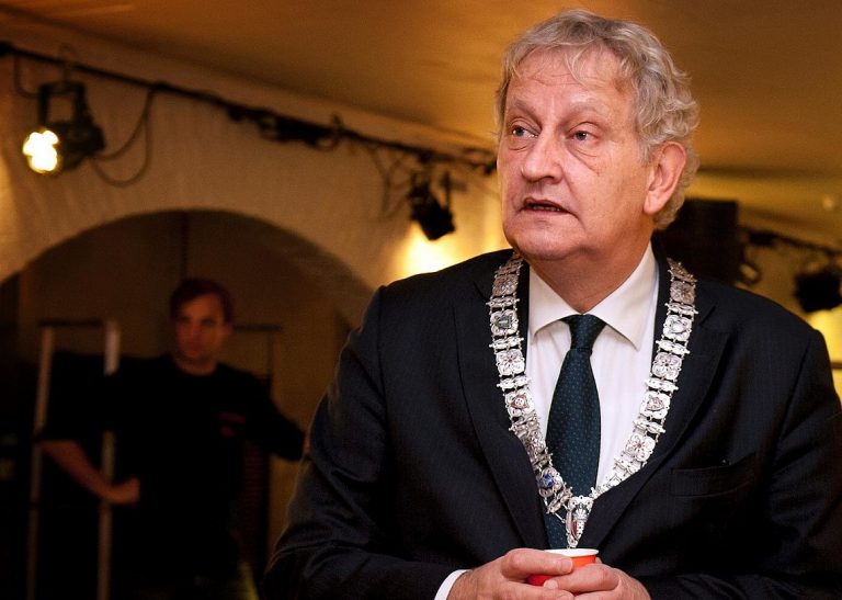 ‘Overlijden Van der Laan slaat gat in hart van Amsterdam’