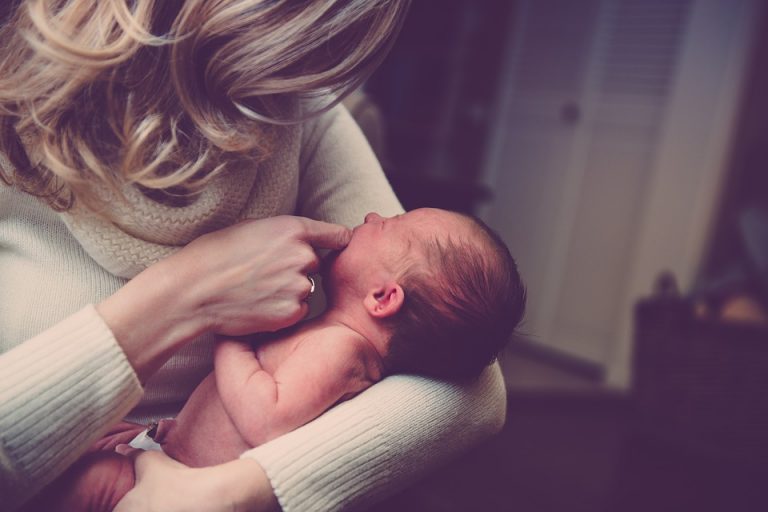 Eerste baby geboren na invriezen eierstokweefsel