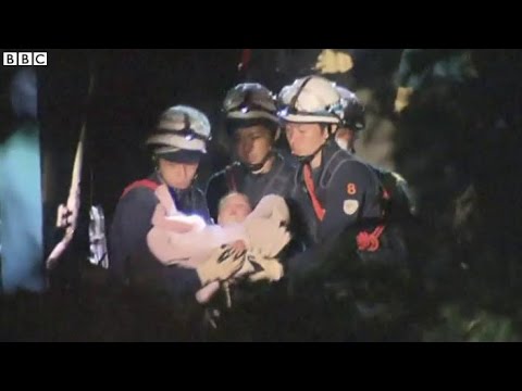 Baby onder puin vandaan gered in Japan