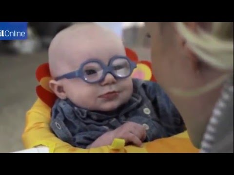 Baby ziet moeder voor de eerste keer