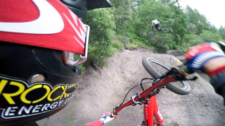 Fietsen van een berg tijdens CruzFest 2016