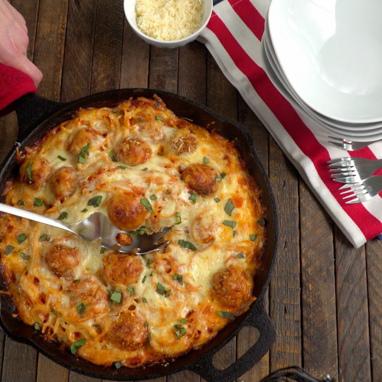 Gebakken spaghetti met gehaktballen