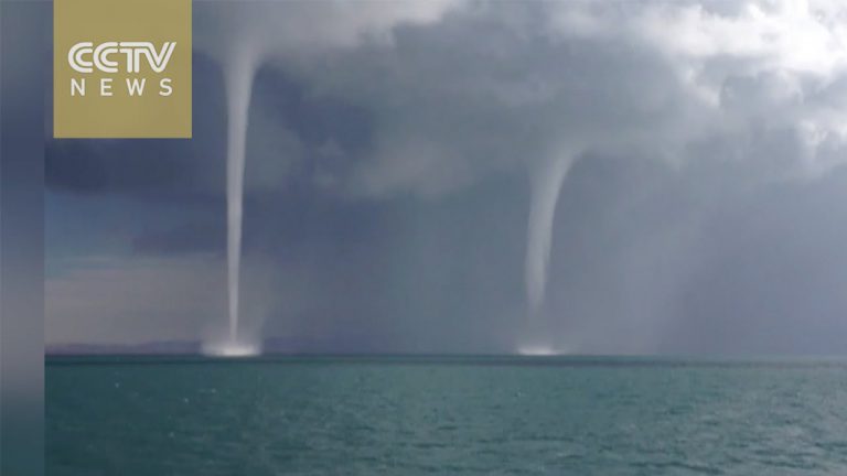 Gigantische waterhozen te zien