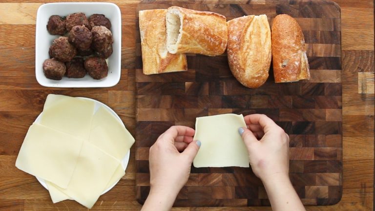 Knoflookbrood met gehaktballetjes