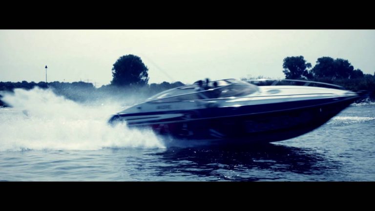 Max Verstappen in een speedboat?