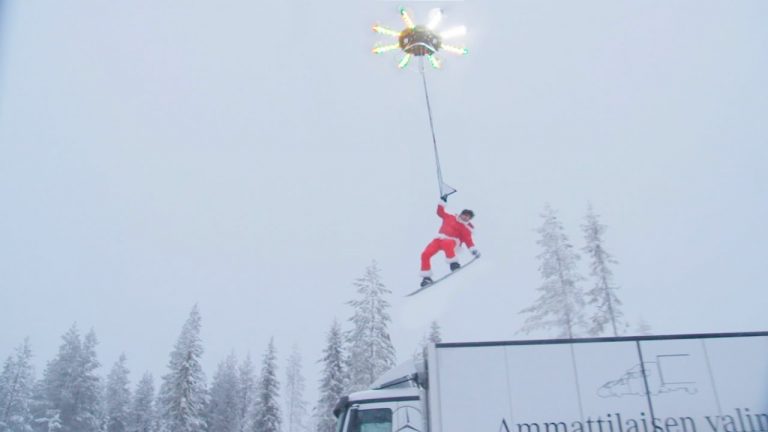 Snowboarden achter een drone