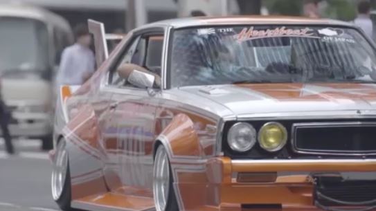 Verstappen en Ricciardo rijden door Tokio